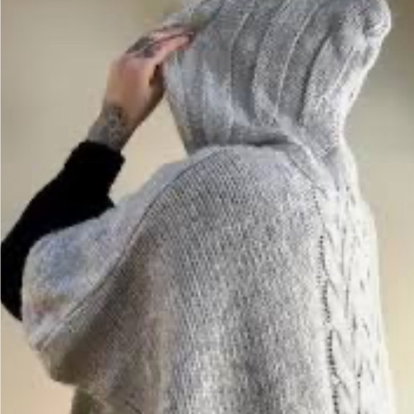 BR Cocoon Style Hoodie - Picture 11 of 11